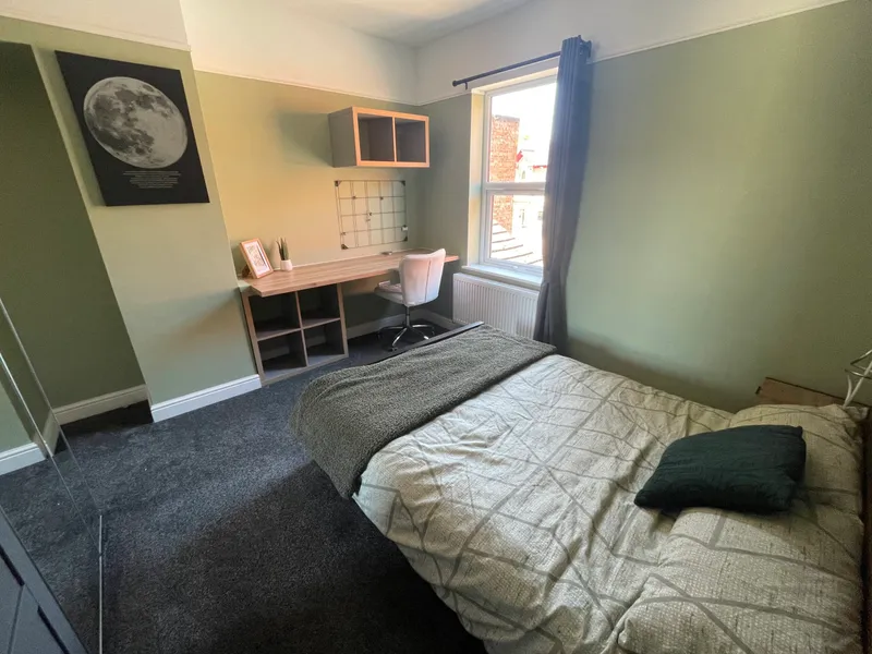 Prime 2 Bed Student House in City Centre // Jul 2026 - Thumbnail 5